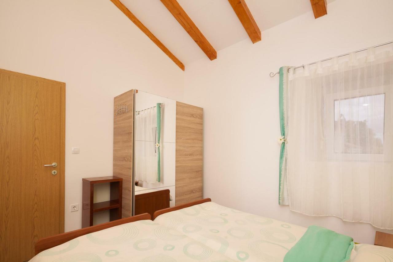 Miramare Apartment Pomer Bagian luar foto