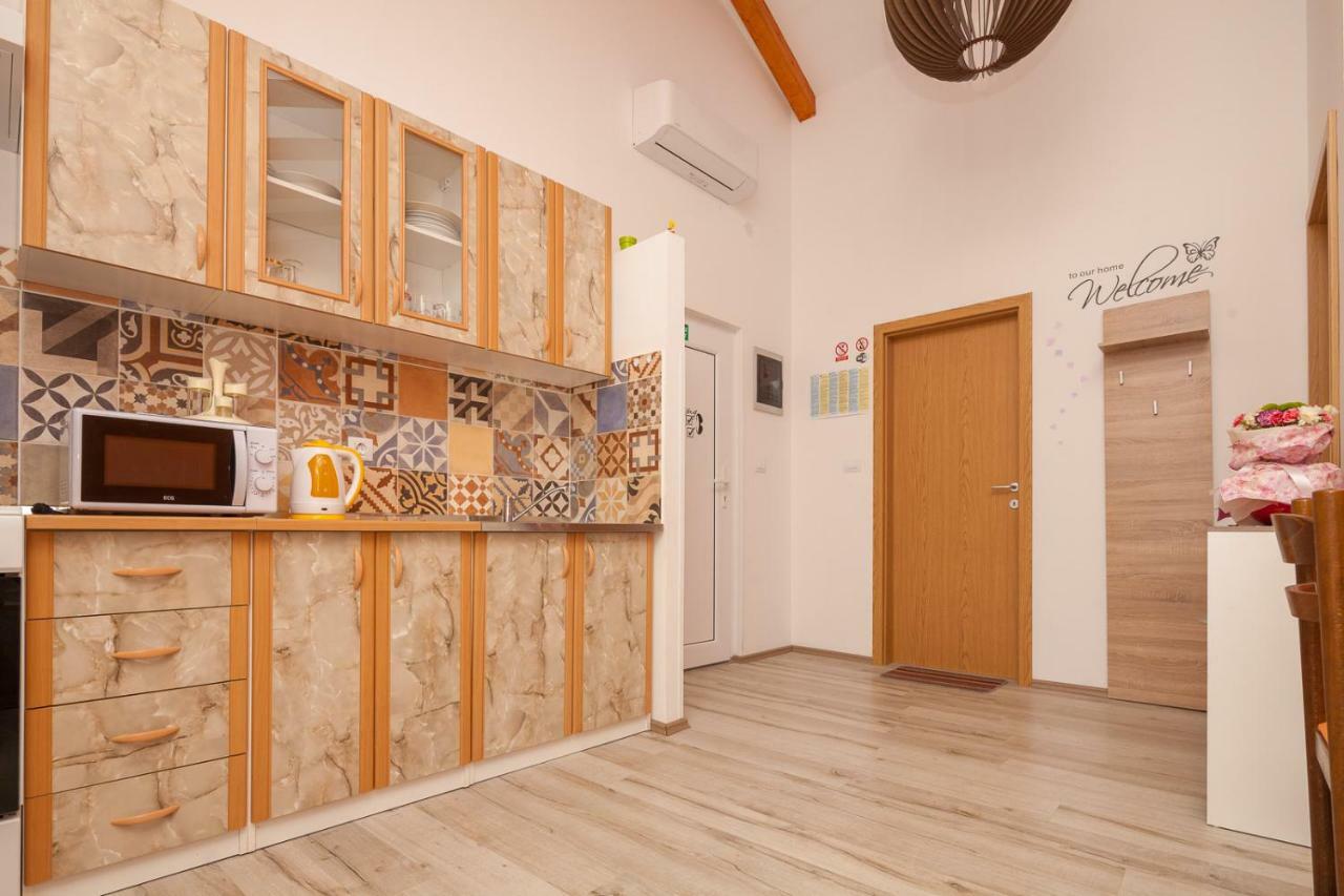 Miramare Apartment Pomer Bagian luar foto