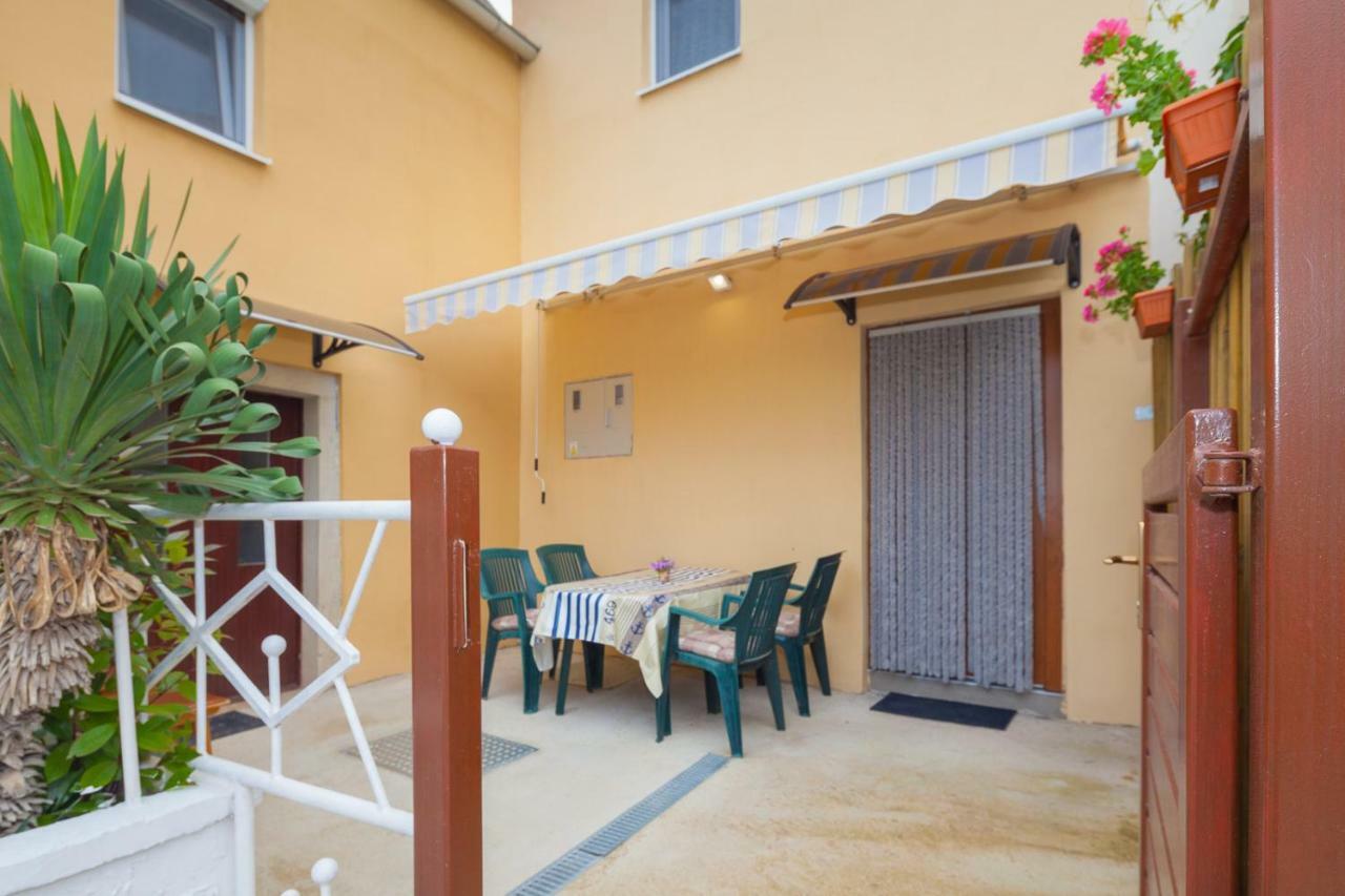Miramare Apartment Pomer Bagian luar foto