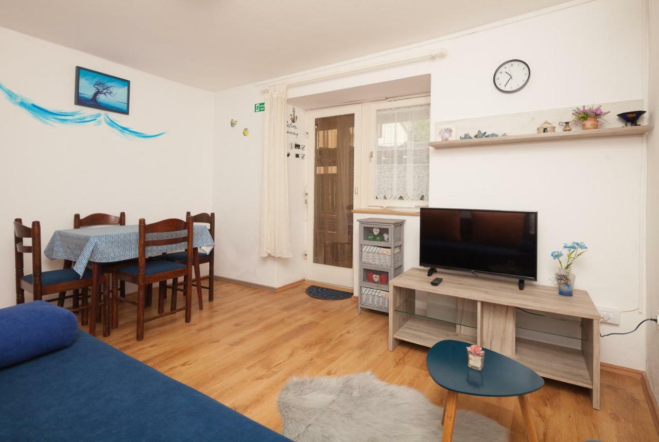 Miramare Apartment Pomer Bagian luar foto